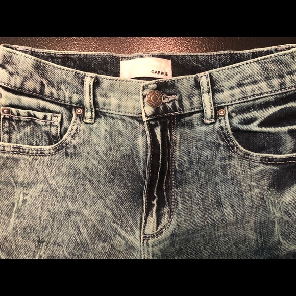 GARAGE Retro High Waisted Acid Wash Jean Shorts - Picture 3 of 4